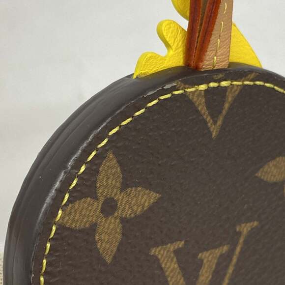 LOUIS VUITTON Yellow Monogram Charm - Picture 4 of 7